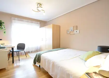 Habitación en alquiler en un apartamento de 3 dormitorios en Txurdinaga en Bilbao