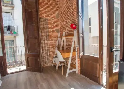 Se alquila habitación en piso de 5 habitaciones en Barcelona en Barcelona